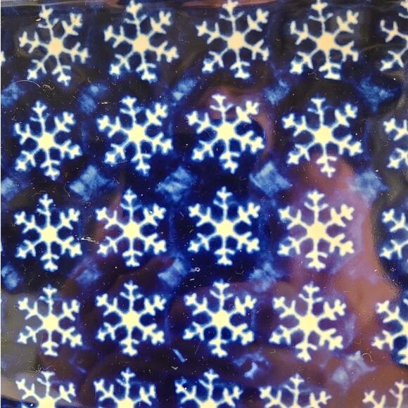 Boleslawiec Polish Pottery| Snowflake Baking Dish | Size 9.5L x 7W x 2H - Picture 5 of 7